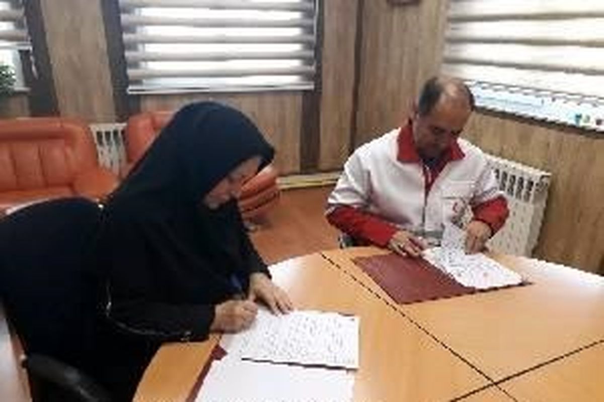 امضای تفاهم نامه همکاری بین جمعیت هلال احمر و انتقال خون استان اردبیل