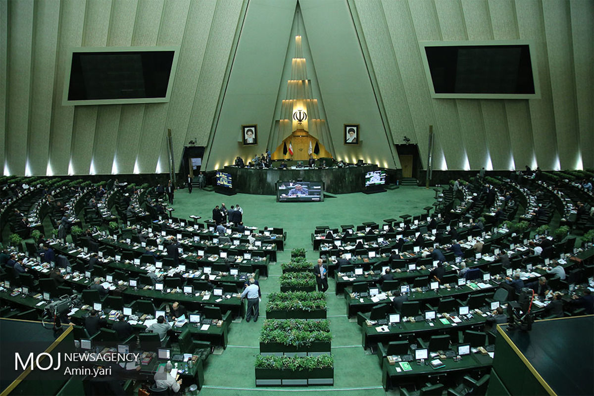 مجلس با بررسی یک فوریت طرح اصلاح قانون مدیریت خدمات کشوری موافقت کرد