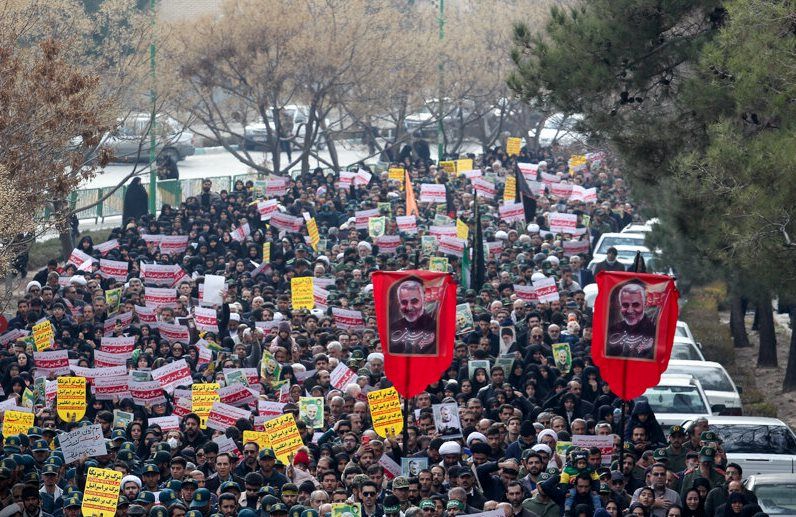 اجتماع بزرگ مردم در اصفهان آغاز شد
