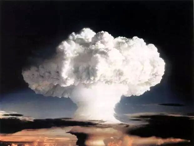 همچنان بازماندگان اولین انفجار گرما هسته‌ای خواستار عدالت هستند