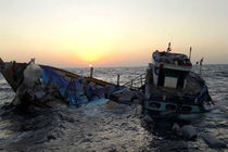 نجات جان ۵ خدمه لنج تجاری در آب های جزیره سیری