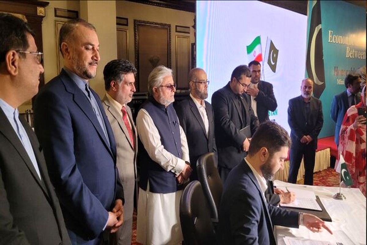 سندهای اقتصادی بین ایران و کراچی امضا شد