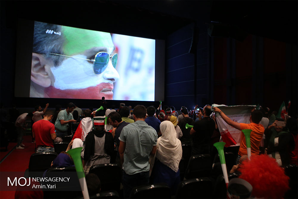 تماشای مسابقات جام جهانی در سینما آزادی