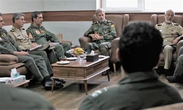فرمانده کل ارتش از پایگاه‌ هوایی شهید لشگری بازدید کرد