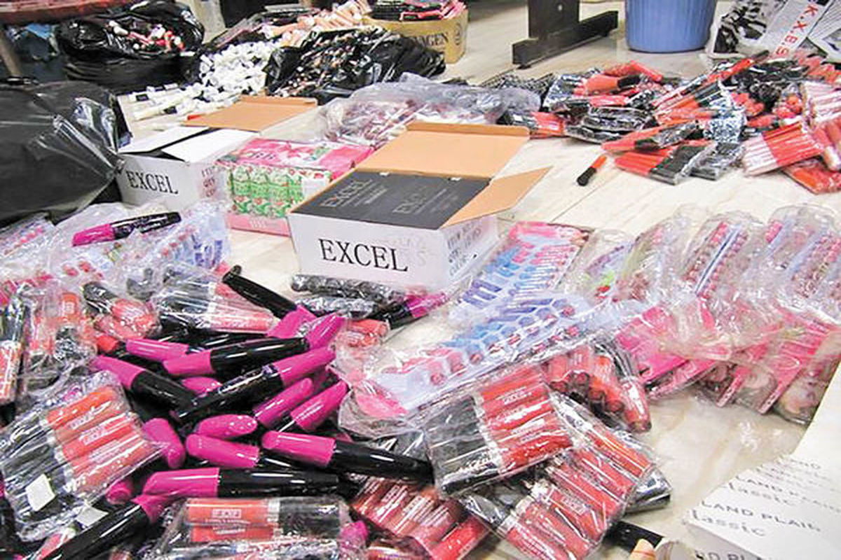 ۱۷۰۰ قلم لوازم آرایشی بهداشتی قاچاق در شهرضا کشف و توقیف شد