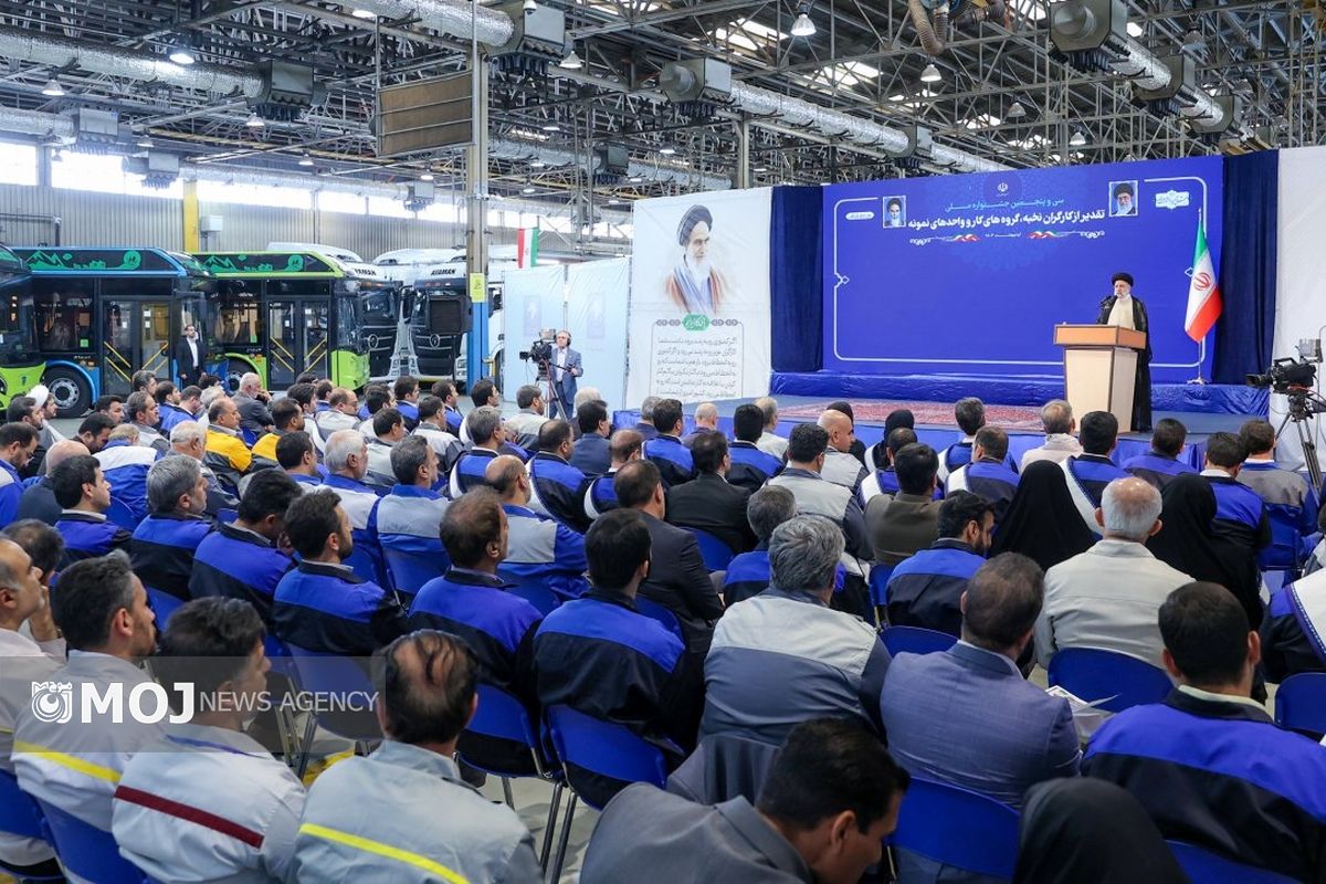 رئیس جمهور از کارخانه ایران خودرو دیزل بازدید کرد