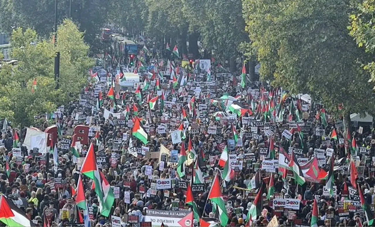 صدها هزار نفر در لندن برای آزادی و عدالت فلسطین راهپیمایی کردند