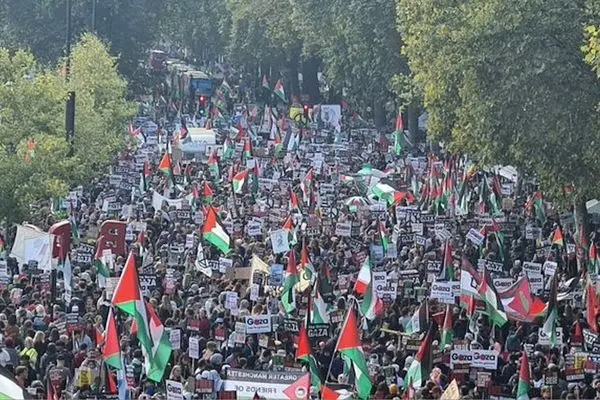 صدها هزار نفر در لندن برای آزادی و عدالت فلسطین راهپیمایی کردند