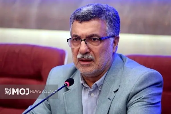 وزیر بهداشت از افزایش حقوق دستیاران پزشکی در مهرماه خبر داد