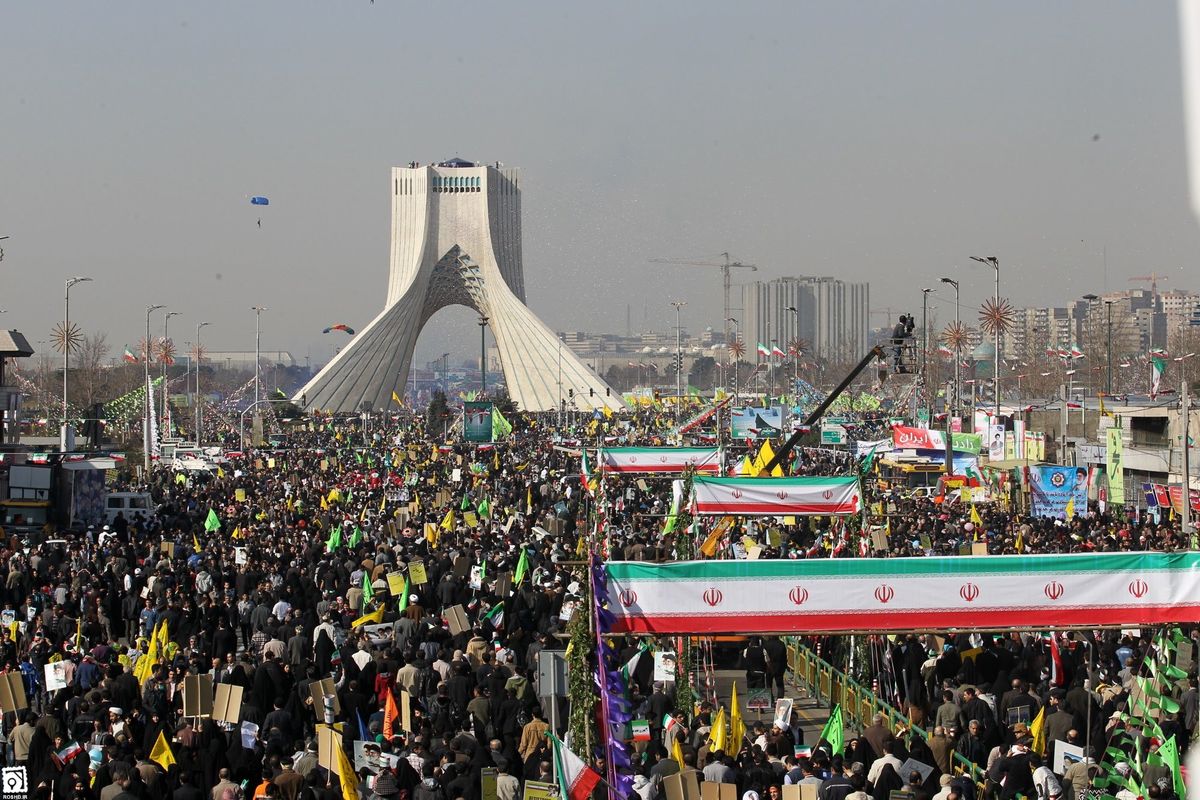 آسوشیتدپرس: آغاز جشن سالگرد پیروزی انقلاب ایران با شعارهایی ضد آمریکا و اسرائیل