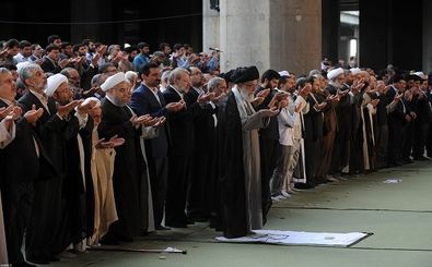 اقامه نماز عید فطر به امامت رهبر انقلاب آغاز شد