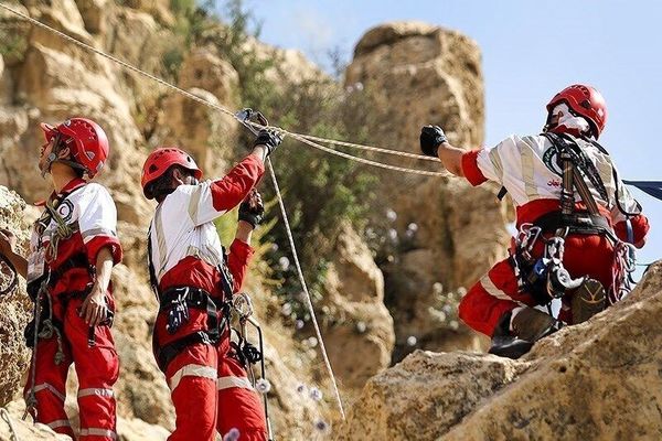 یک هفته تلاش برای هماهنگی بالگرد جهت انتقال پیکر کوهنورد اردبیلی از ارتفاعات علم کوه