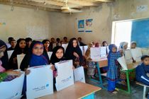 توزیع بسته‌ های لوازم‌ التحریر اهدایی گروه مالی سامان به مناطق محروم چابهار