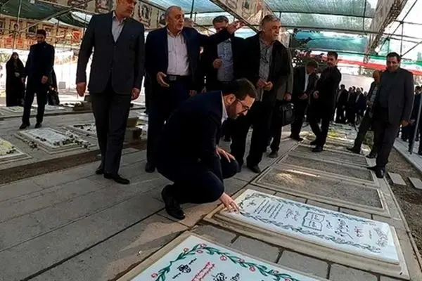 ادای احترام مدیرعامل و کارکنان بانک کشاورزی به شهدای جنگ ۱۲ روزه