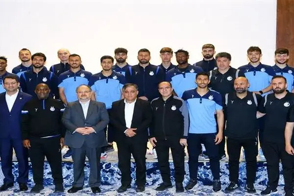 محمد شریعتمداری به اردوی استقلال رفت