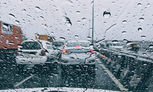 بی‌احتیاطی رانندگان در روز بارانی ۸۴ مصدوم و فوتی داشت
