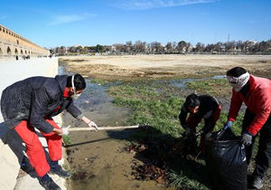 ماهیانه ۵۰ میلیون تومان برای نظافت رودخانه زاینده رود هزینه می شود