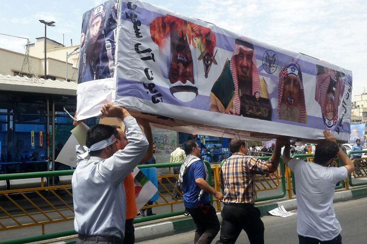 حمل تابوت تکفیری ها و آل سعود در راهپیمایی