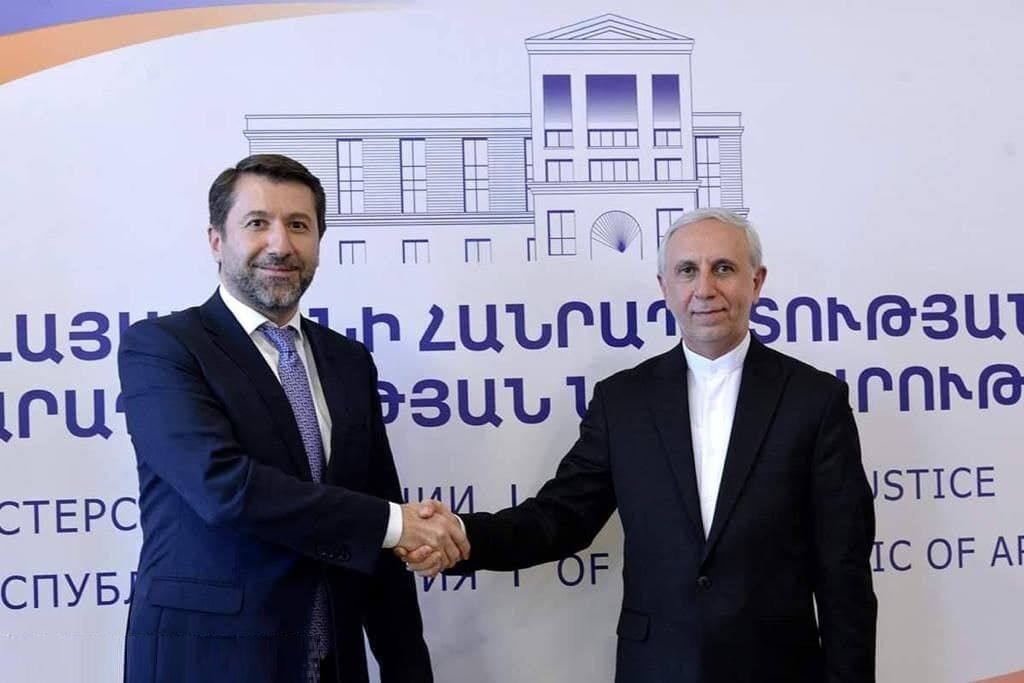 دیدار سفیر ایران با وزیر دادگستری ارمنستان