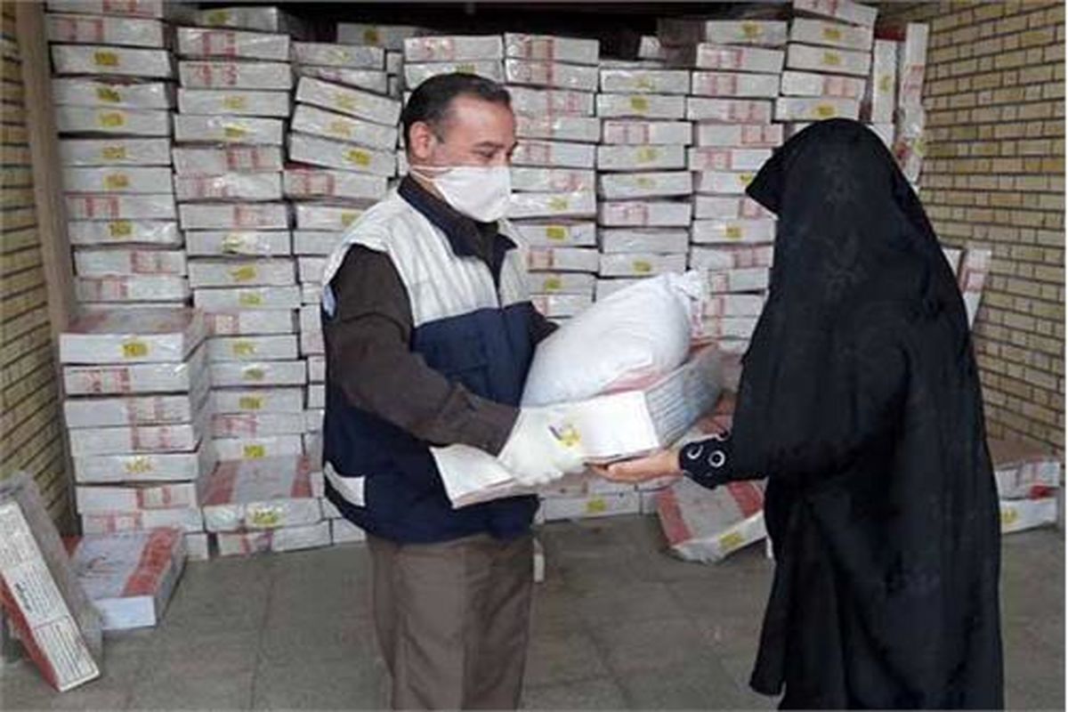اهدای 1900 سبد غذایی به مددجویان کمیته امداد در نائین