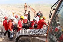 ۲ کارگر محبوس شده معدن شازند ۱۵ متر زیر آوار کوه گرفتار شدند
