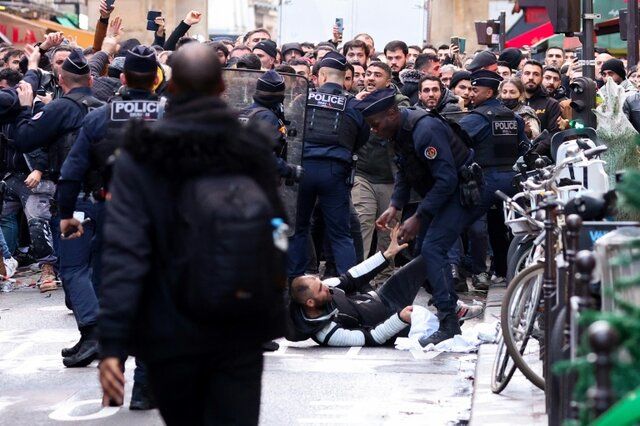 اعضای جمعیت کردنشین فرانسه در اعتراض به اجرای عدالت به خیابان‌ها آمدند