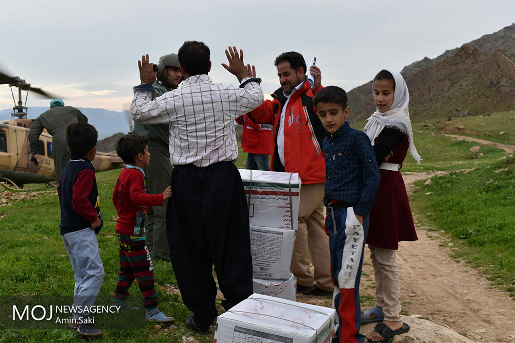 امداد رسانی به مناطق سیل زده استان لرستان