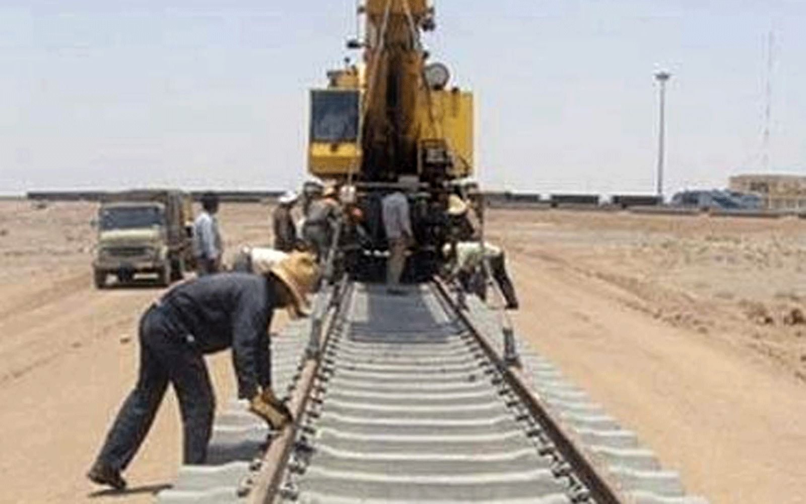 عملیات ریل‌ گذاری راه ‌آهن چابهار- زاهدان با ریل ذوب آهن اصفهان آغاز شد