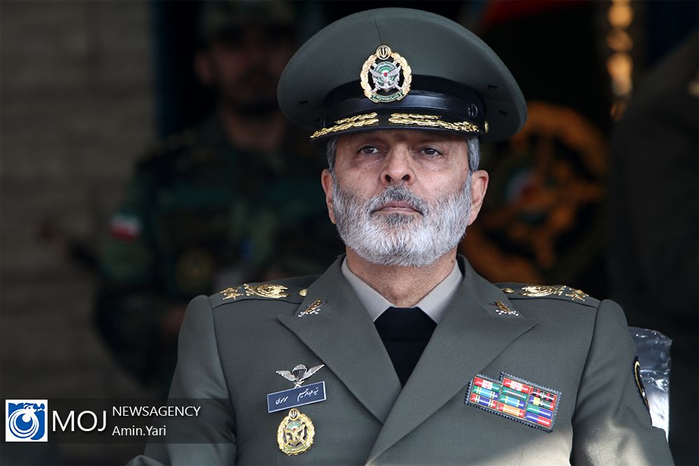 پیام تبریک فرمانده کل ارتش به سرلشکر سلامی به مناسبت روز پاسدار