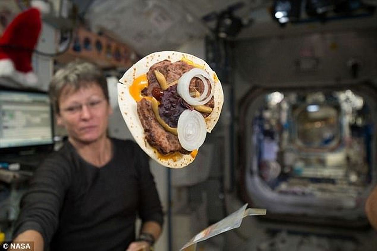 با نان خردنشدنی، فضانوردان می‌توانند ساندویچ بخورند
