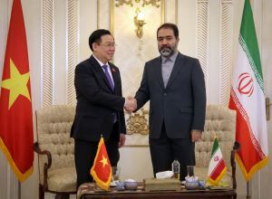 رئیس مجلس ملی ویتنام وارد اصفهان شد