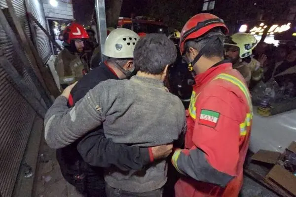 ریزش ساختمان مسکونی در یافت‌آباد ۵ مصدوم برجای گذاشت / همه محبوسان از زیر آوار نجات یافتند+ تصاویر