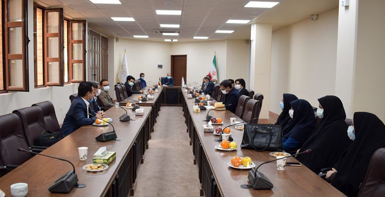 نشست رییس پارک علم و فناوری یزد با جمعی از مدیران دانشگاه آزاد میبد 