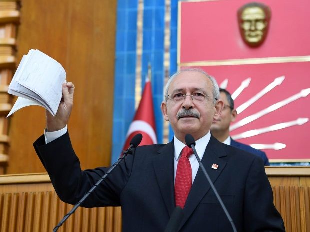 رهبر اپوزیسیون اسناد فرار مالیاتی نزدیکان اردوغان را منتشر کرد
