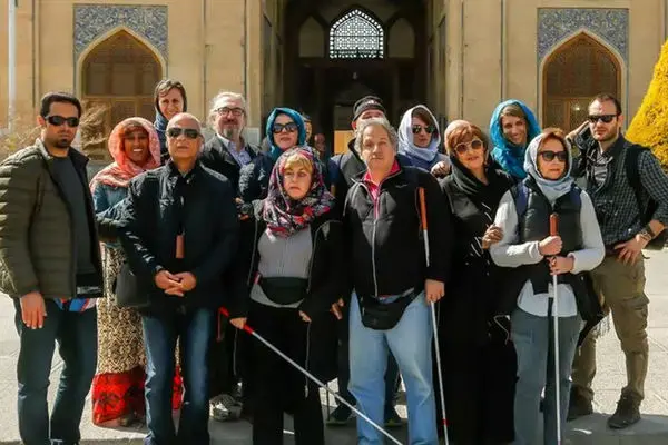 بازدید رایگان نابینایان در روز «عصای سفید»  از موزه‌ها جنجال آفرید/ وزارتخانه مجبور به صدور بیانیه شد