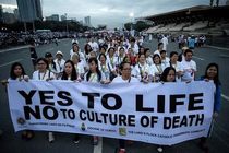 تجمع پیروان کلیسای کاتولیک فیلیپین برای توقف کشتار قاچاقچیان موادمخدر