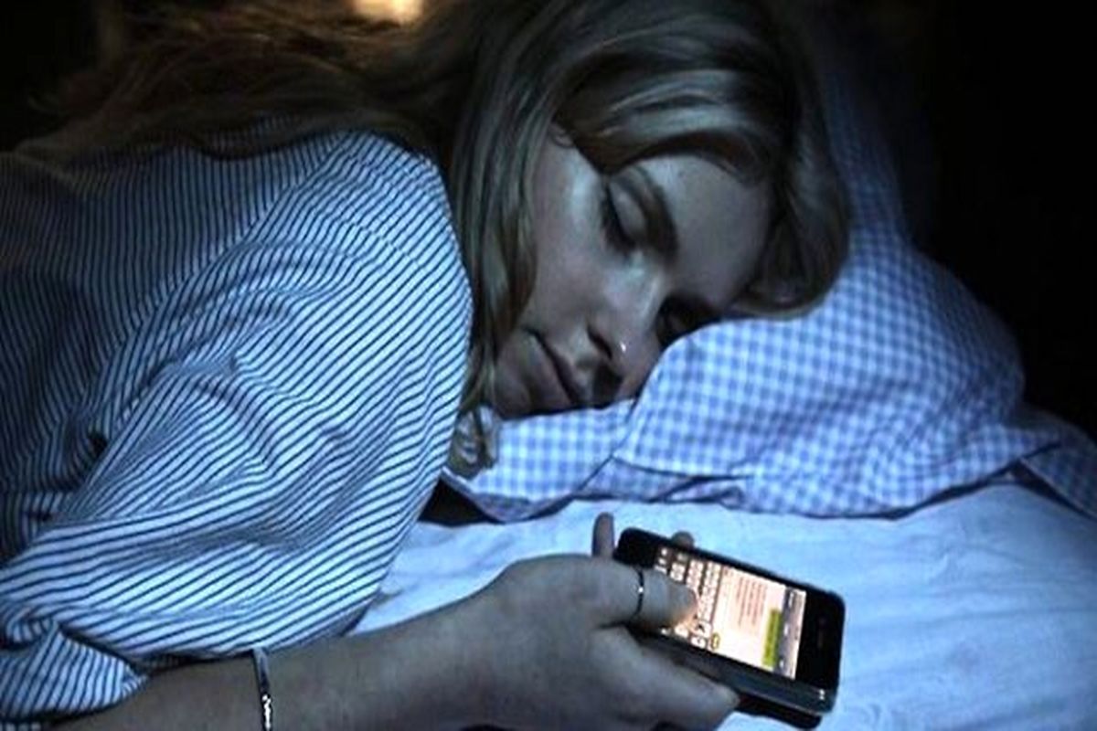 تاثیر استفاده از گوشی های هوشمند بر کیفیت و ساعت خواب
