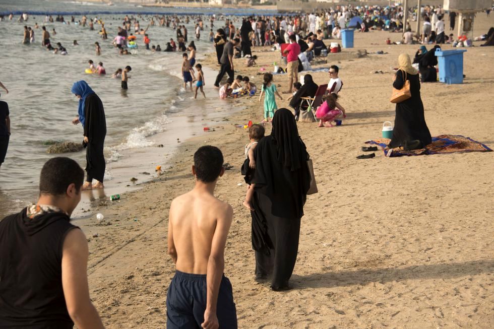 مقامات سعودی در مناطق ساحلی جدید قوانین جنجالی مصوب کردند