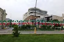 نصب پرچم های ایران در مشهد به یاد شهدا