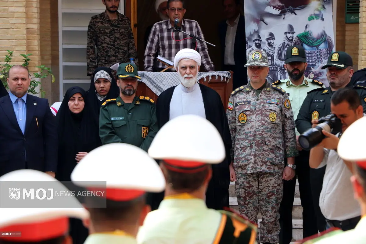 در گرامیداشت آغاز هفته دفاع مقدس مزار شهدای گمنام کیش غبار روبی و عطر افشانی شد.
