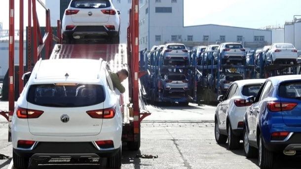 ترخیص ۶ هزار خودرو از بندر شهید رجایی به بندر خشک آپرین از هفته آینده