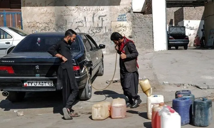 ضربه قضایی به قاچاقچیان سوخت در میناب؛ توقیف ۱۵ هزار لیتر سوخت قاچاق