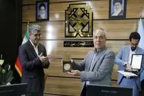 اعطای نخستین نشان «فرهنگوَر خراسان» به استاد خوشنویسی سبزوار