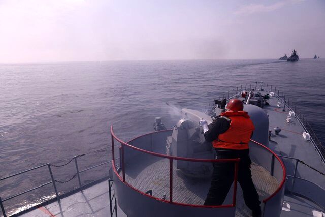 شناورهای ایران، چین و روسیه به سمت اهداف دریایی تیراندازی کردند