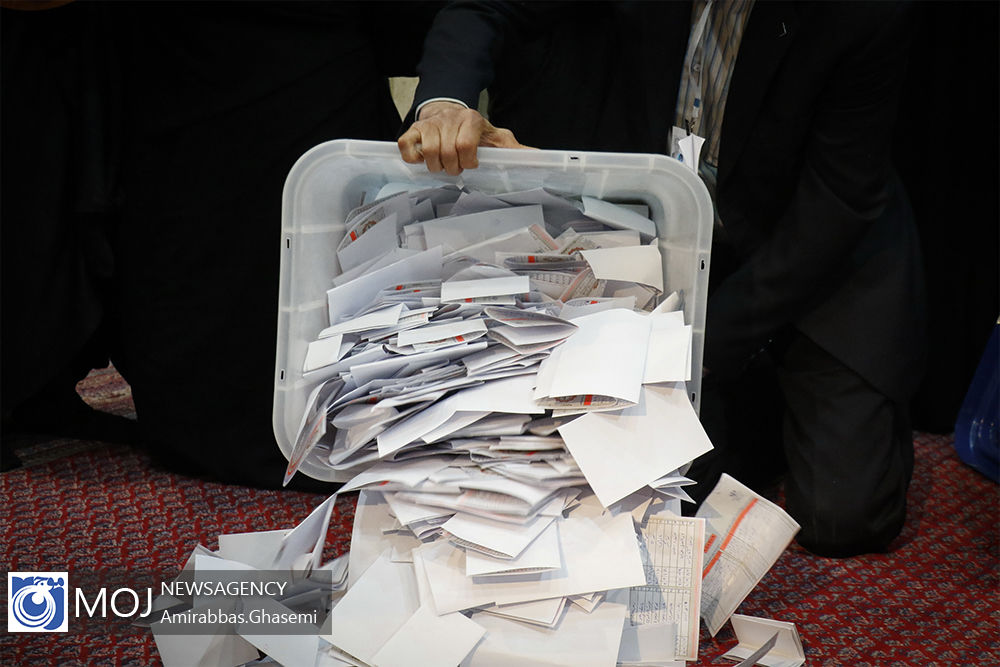 بازگشایی صندوق انتخابات و آغاز شمارش آرا در مسجد لرزاده