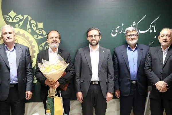 دیدار صمیمی مدیرعامل بانک کشاورزی با جمعی از آزادگان