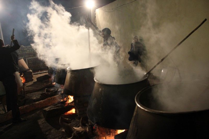 20 تن آش نذری در نایین طبخ و توزیع شد