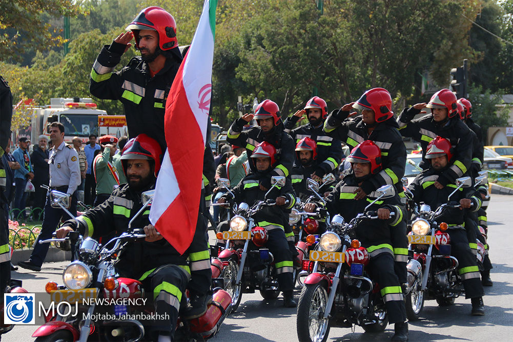 رژه ماشین آلات و تجهیزات امداد و نجات در اصفهان