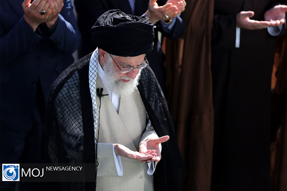 نماز عید فطر به امامت رهبر انقلاب در مصلای تهران برگزار شد