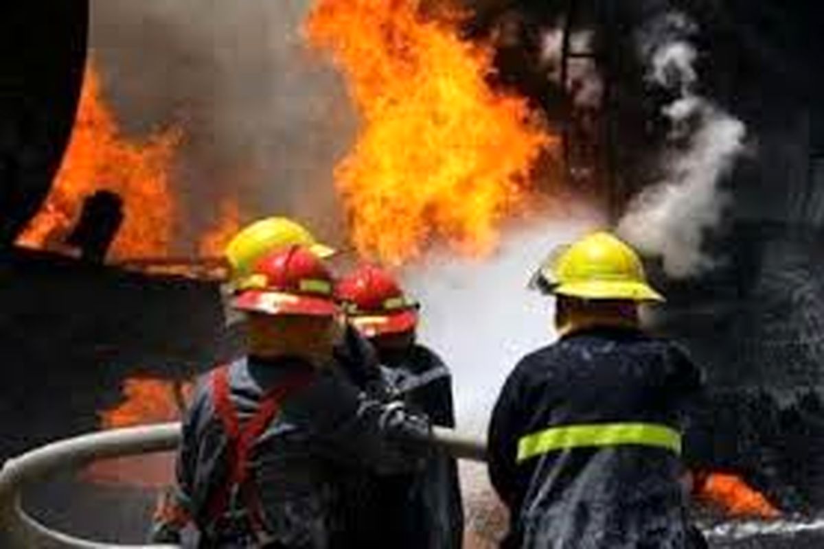 آتش نشانان اصفهانی ساکنان گرفتار در مجتمع مسکونی را نجات دادند